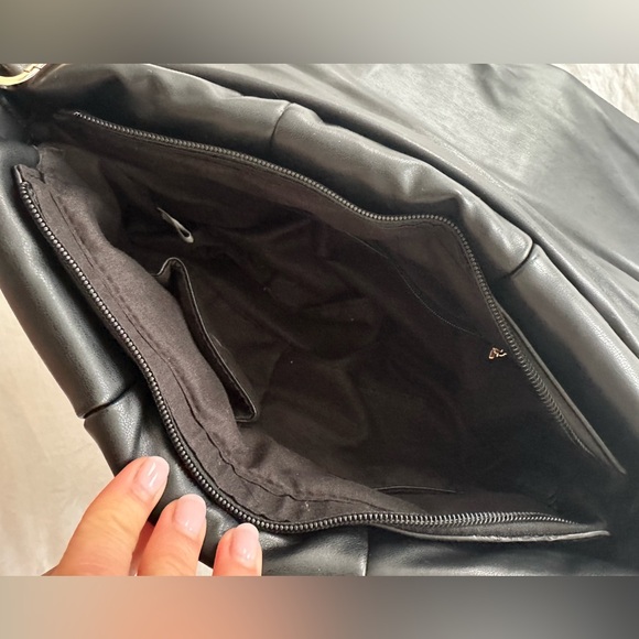 NWOT Shiraleah Quilted Oversized Clutch - Picture 9 of 11